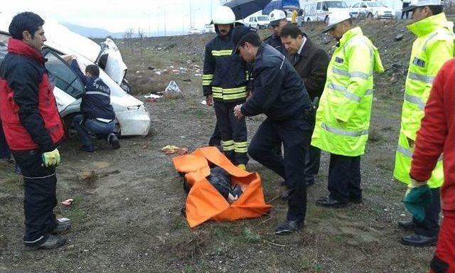 Erzincan'da Trafik Kazası: 1 Ölü, 3 Yaralı