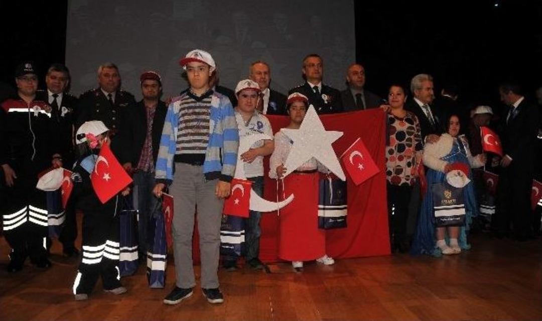 Down Sendromlu &Ccedil;ocuklardan Anlamlı Mesaj