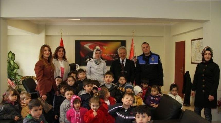 &Ouml;zel Sevgi &Ccedil;i&ccedil;eği Kreşi Miniklerinden Emniyete Ziyaret