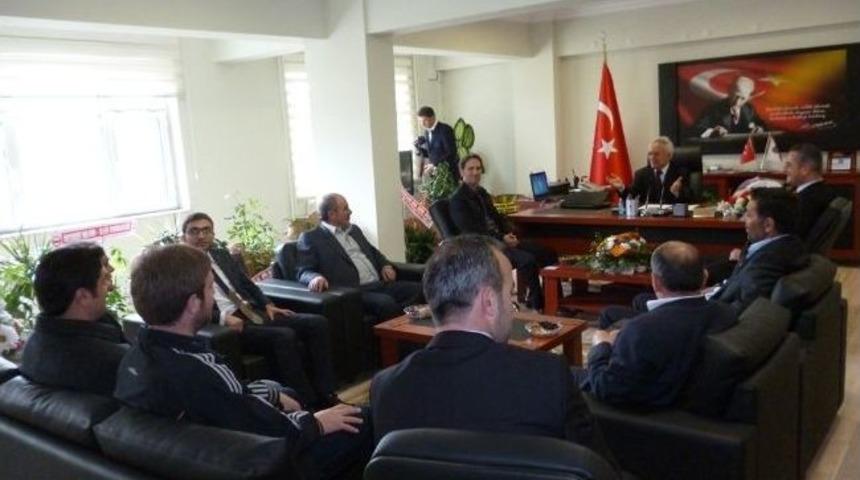 Ak Parti İl&ccedil;e Heyeti, M&uuml;d&uuml;r Aydoğan'ı Ziyaret Etti