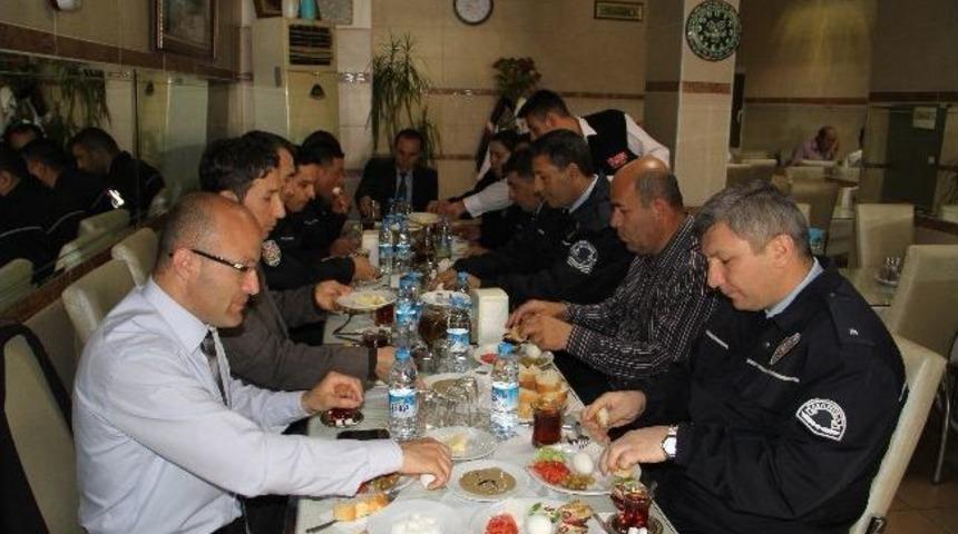 K&ouml;pr&uuml;başı Emniyeti'nden Personeline Kahvaltı