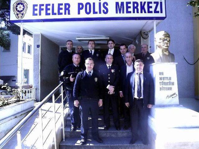 Ak Parti’den Polislere Çiçek