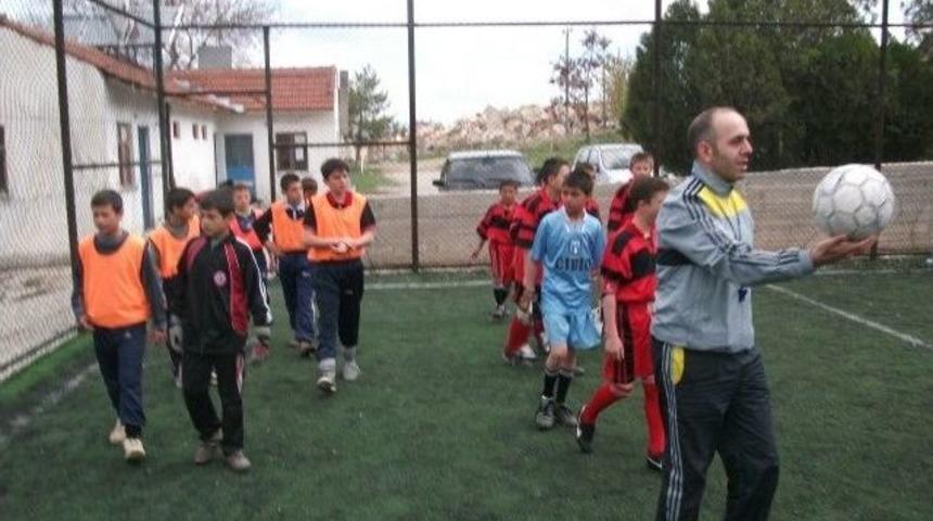 Okullar Arası Halı Saha Turnuvası