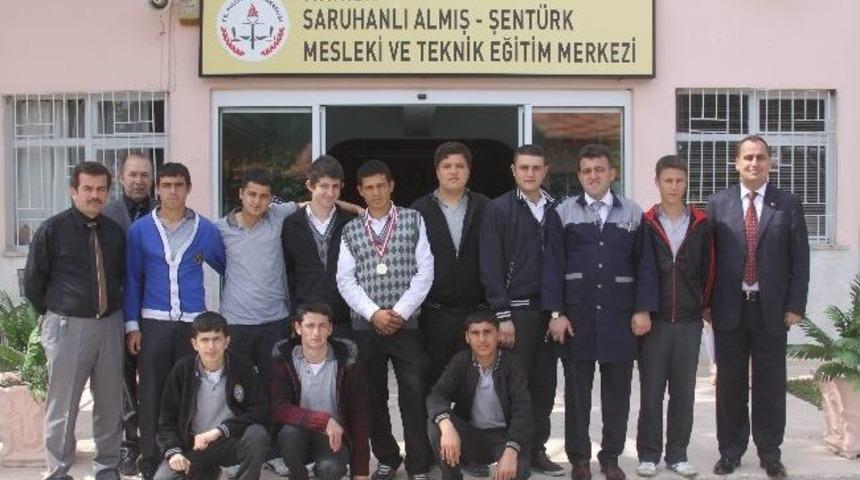 Cirit Atma Yarışmasında Birinci Oldu