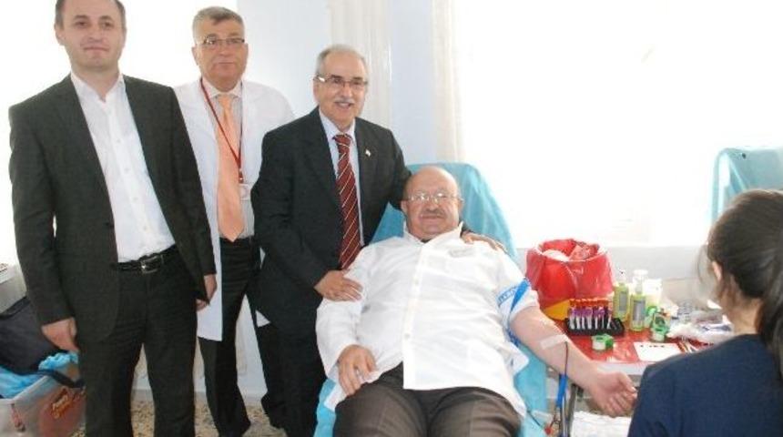 Akhisar Diş Hastanesi'nden Kan Bağışı!