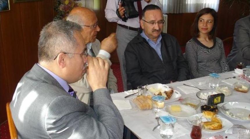 &Ouml;demiş M&uuml;ft&uuml;s&uuml;, Basın Mensupları İle Kahvaltıda Buluştu