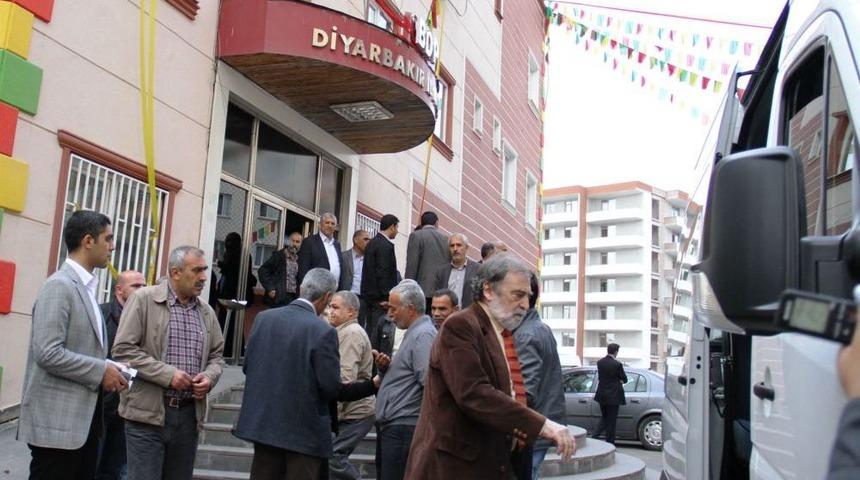 BDP İl Başkanlığı'nda Yılmaz Erdoğan'dan 'akil' Espri: Estağfirullah