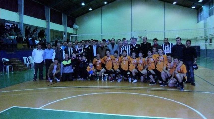 Gediz'de "polis Haftası Voleybol Turnuvası" D&uuml;zenlendi
