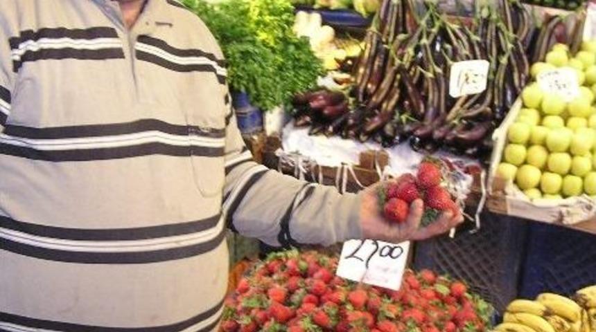 Vatandaş Ucuz Çilek Yesin Diye