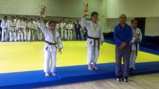 Düzce’de Okullararası Judo Seçmeleri Yapıldı