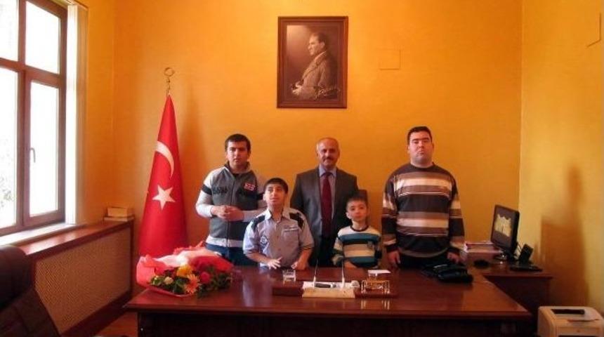 Otizm Tanılı &Ccedil;ocuklar, Kaymakam Peynircioğlu&rsquo;nu Ziyaret Etti