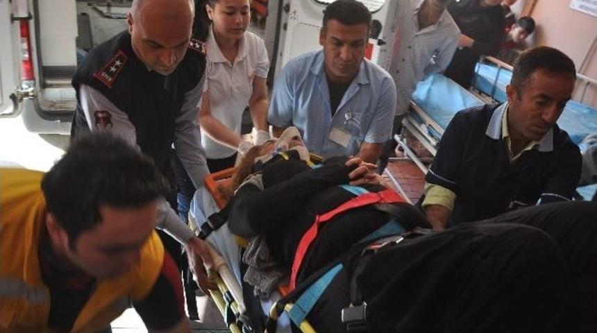 Mardin'de Trafik Kazası: 2 &Ouml;l&uuml;, 4 Yaralı