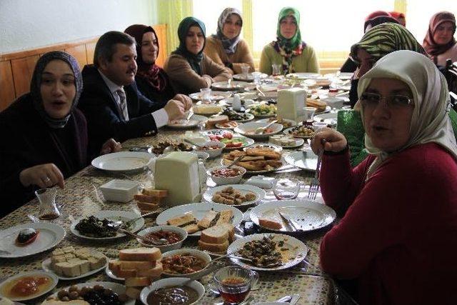 Anlayan, Damla Derneği'ni Ziyaret Etti