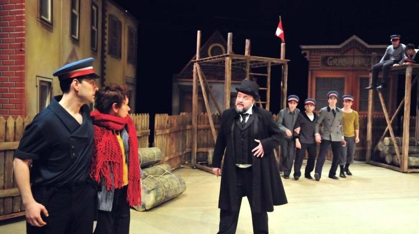 Adana Tiyatro Festivali, &Uuml;&ccedil;&uuml;nc&uuml; Haftasında Her Yaştan Seyirciyi Ağırlıyor