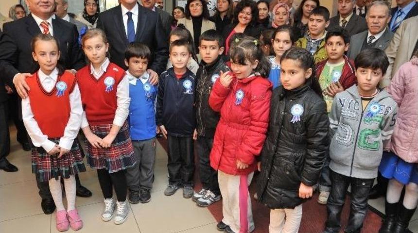 Vergi Konulu Resim Yarışmasında Dereceye Giren &Ouml;ğrencilere &Ouml;d&uuml;lleri Verildi