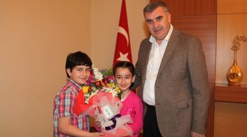 Geleceğin İdarecileri Sakarya B&uuml;y&uuml;kşehir Belediye Başkanı To&ccedil;oğlu'nu Ziyaret Etti