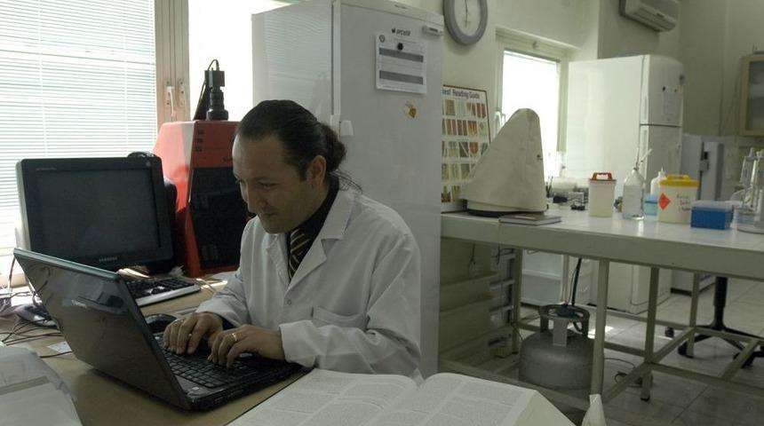 Mikrobiyoloji Laboratuvarı Tekstilcinin Hizmetinde