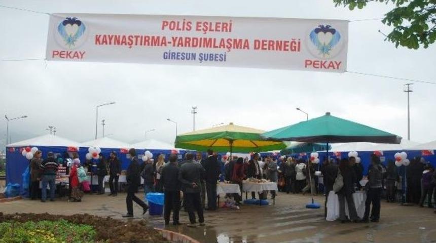 Polis Eşlerinden Kermes