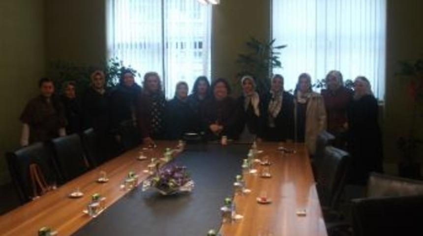 Ak Parti Erzurum Kadın Kolları Başkanlığı&rsquo;ndan G&uuml;rdal Akşit&rsquo;e Ziyaret