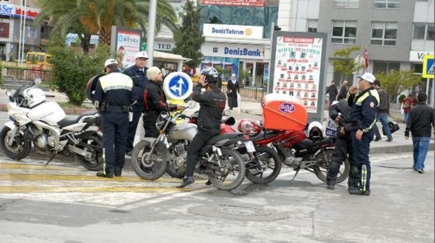 Motosiklet S&uuml;r&uuml;c&uuml;lerine Ceza Yağdı