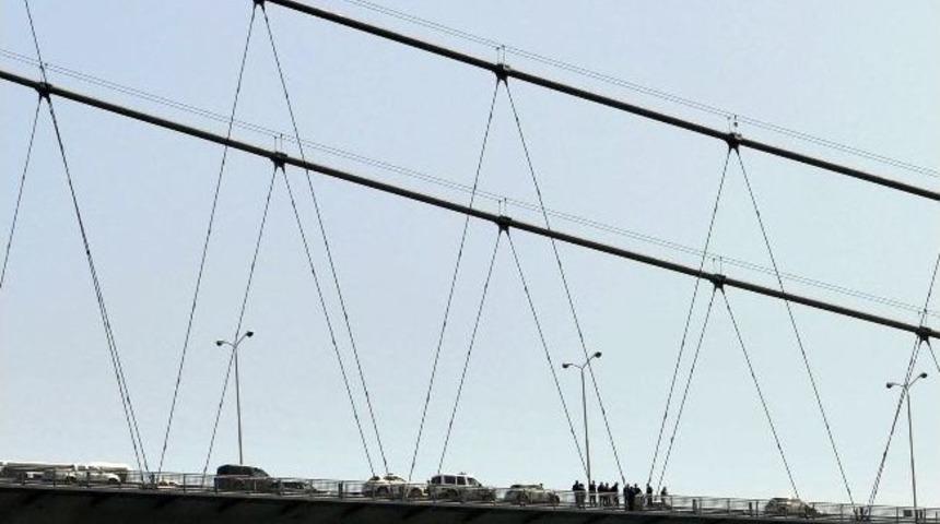 K&ouml;pr&uuml;den Atlamak İsteyen Adamı Psikolog İkna Etti