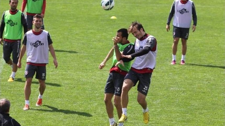 Karab&uuml;kspor, Galatasaray&rsquo;a Kenetlendi