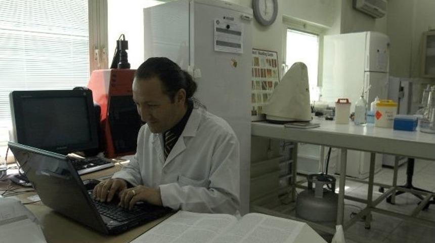 Mikrobiyoloji Laboratuarı Tekstilcinin Hizmetinde