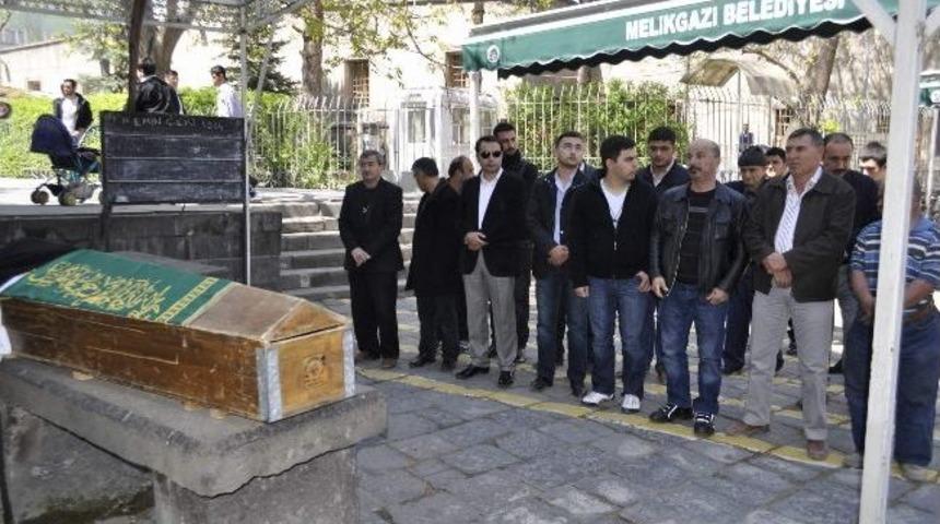 Gazeteci Emin &Ccedil;eri Toprağa Verildi