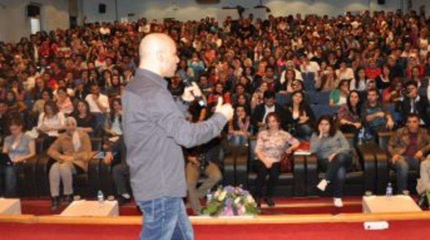 Yazar Şair Kahraman Tazeoğlu Üniversite Öğrencileriyle Buluştu