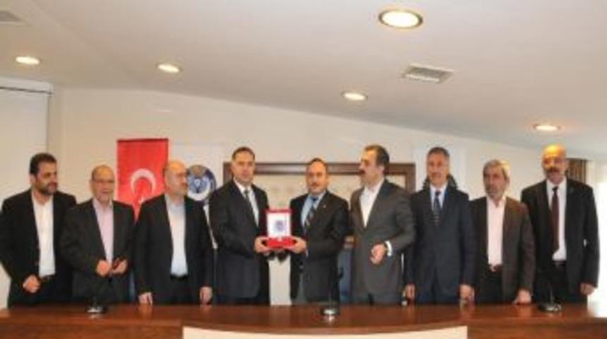 Hizmet-iş Sendikası&rsquo;ndan Başkan Alaydın&rsquo;a Plaket