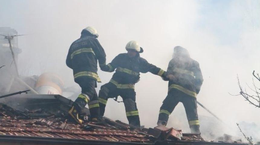 M&uuml;ltecilerin Kaldığı Evde Yangın &Ccedil;ıktı
