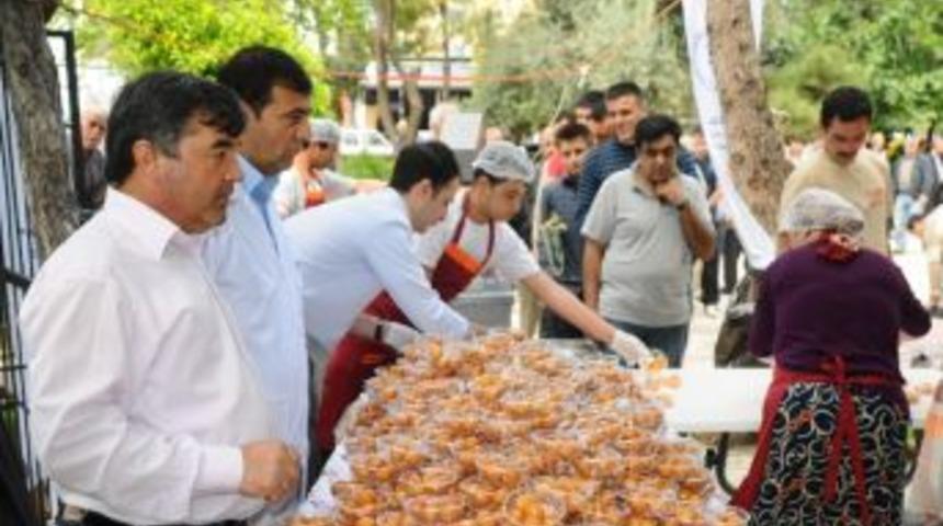 Aesob Cuma Namazı Sonrası Lokma Dağıttı