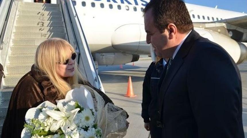 Zerrin &Ouml;zer Polis Konseri İ&ccedil;in Denizli&rsquo;ye Geldi