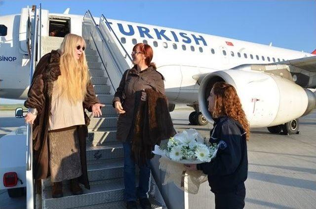 Zerrin Özer Polis Konseri İçin Denizli’ye Geldi