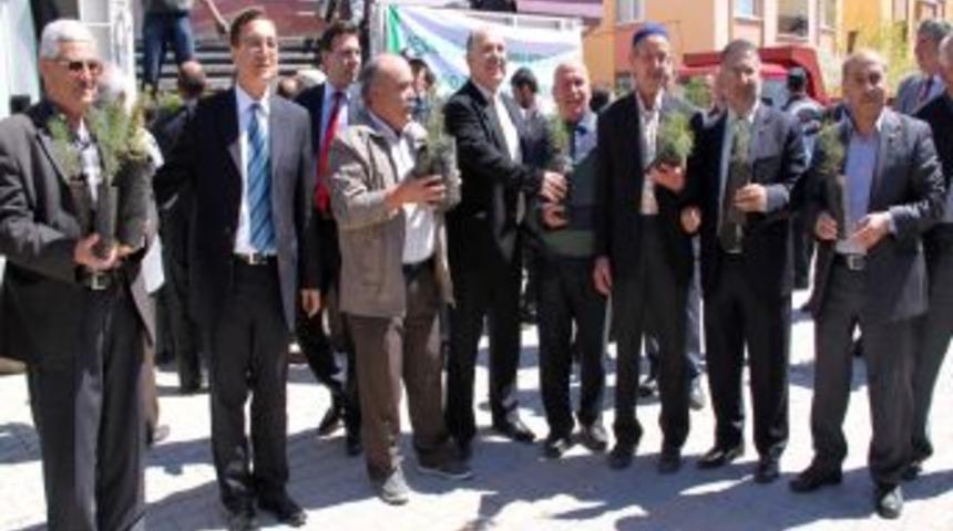 Polatlı&rsquo;da &Uuml;cretsiz Fidan Dağıtıldı