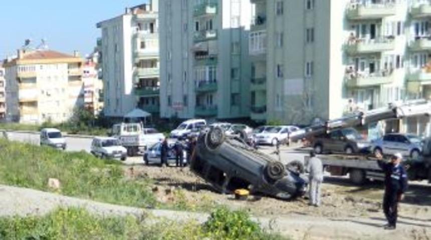 Direksiyon Hakimiyetini Kaybetti, Takla Attı