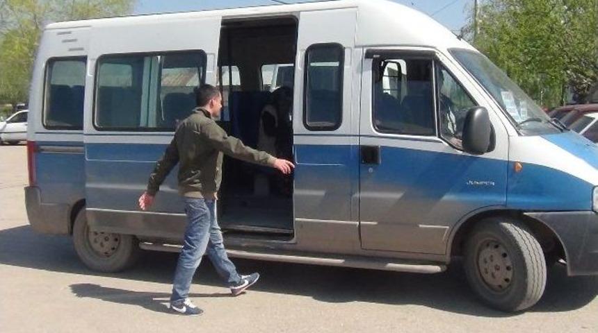Kaza Anı Minib&uuml;s Kamerasına Yansıdı