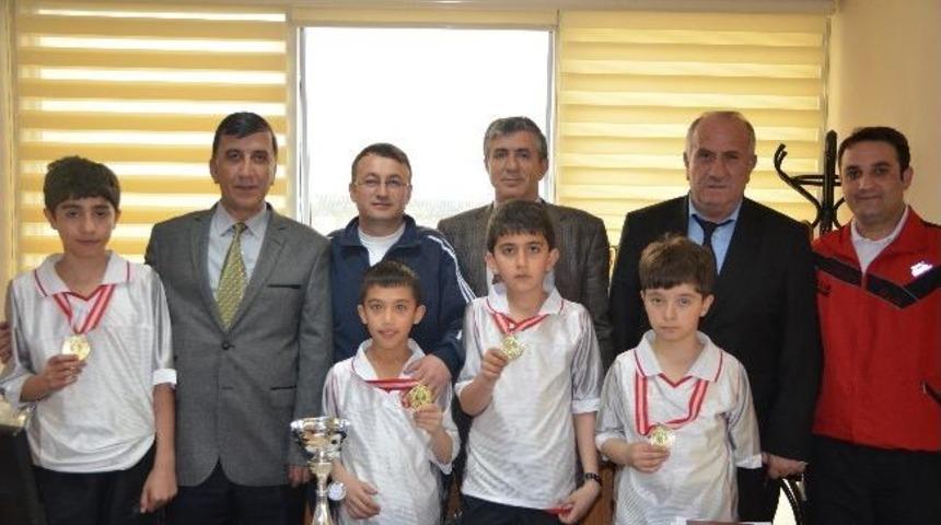 Masa Tenis&ccedil;ilerin Şampiyonluk Mutluluğu...