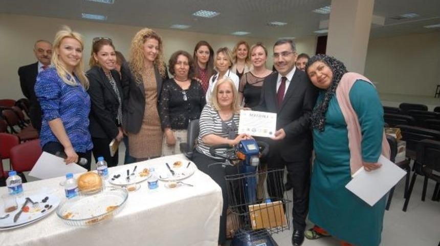 Engelli Kadınların Sertifika Sevinci