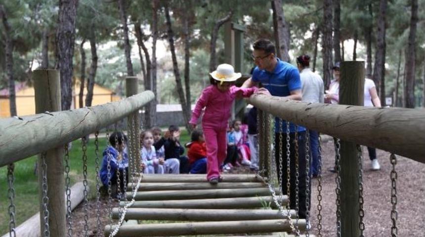 Kreş &Ccedil;ocuklarına &Ouml;zg&uuml;ven Eğitimi