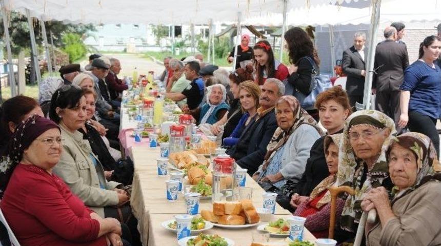 Kursiyer Aş&ccedil;ılardan, Huzurevi Sakinlerine Yemek