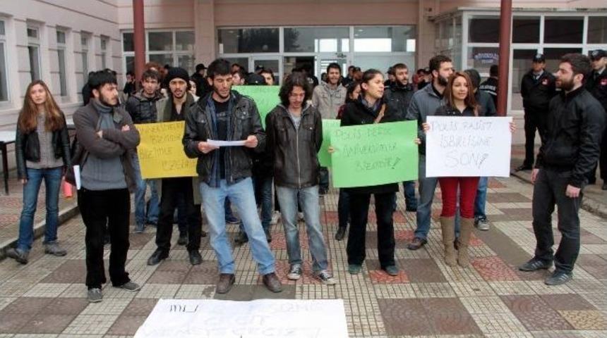 &Ouml;ğrenciler D&uuml;nk&uuml; Olayları Kınadı