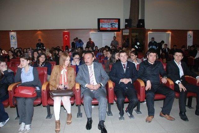 İzmitli Gençlere Sosyal Medya Semineri