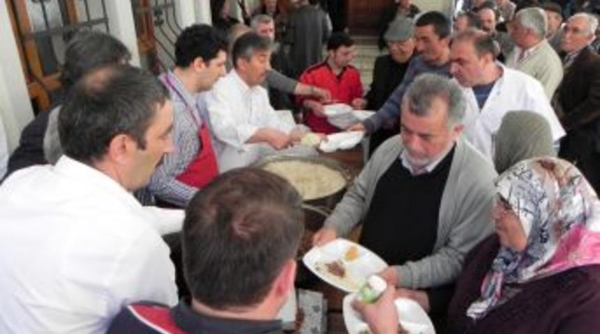 Gazeteciler, Kutlu Doğum Haftası Nedeniyle Etli Pilav Dağıttı