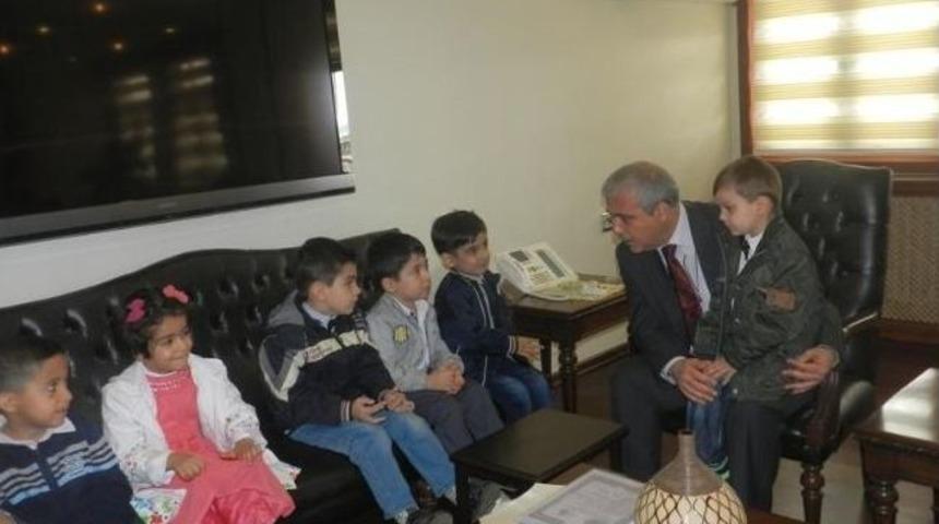 Bing&ouml;l Valisi, Minikleri Kabul Etti