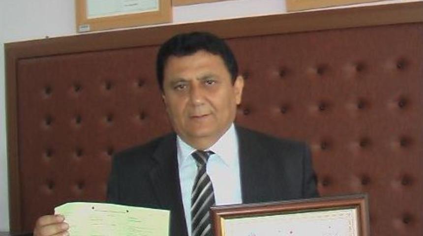 Alaşehir Atat&uuml;rk Anadolu Lisesi, Beyaz Bayrağını İndirmiyor