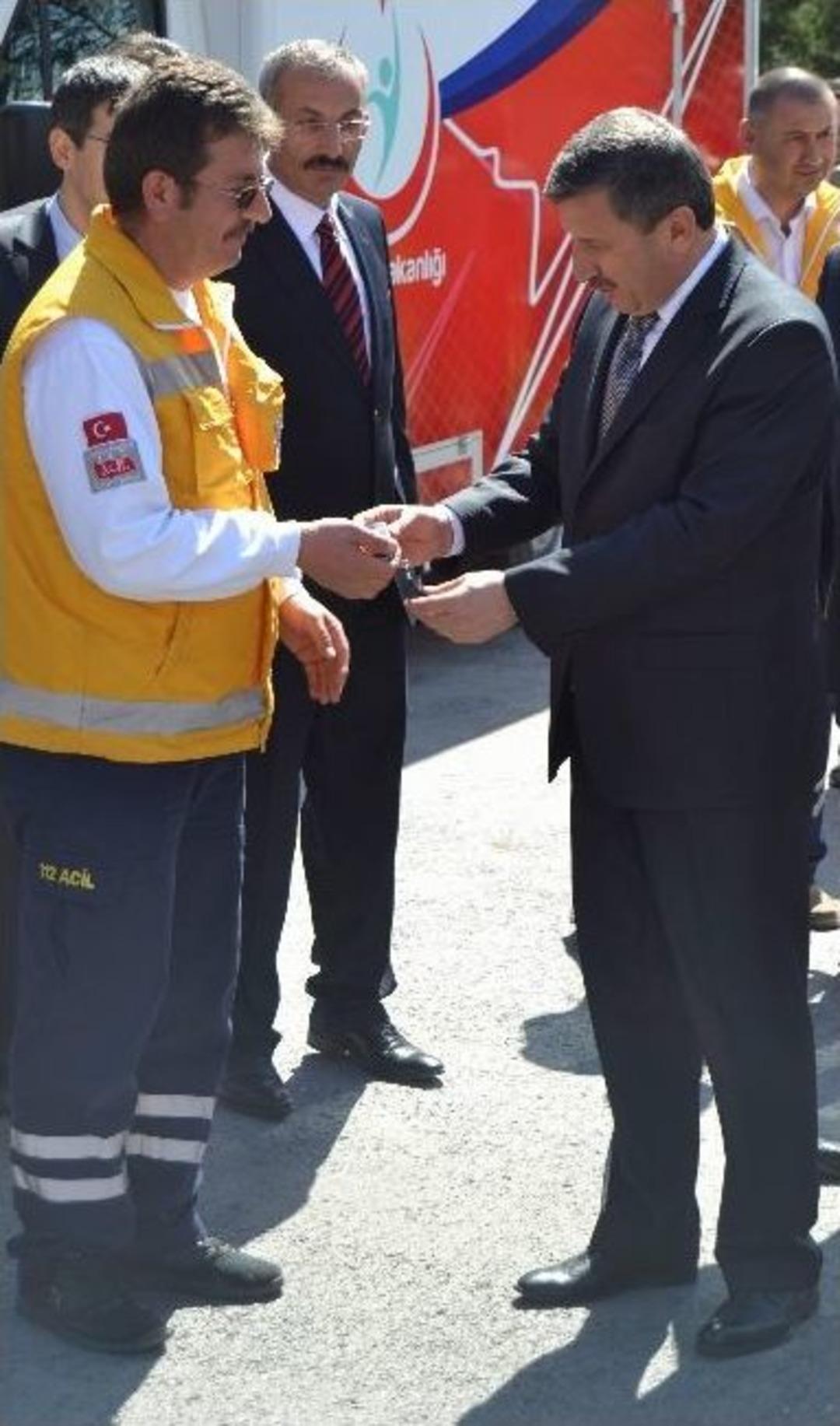 İl Sağlık M&uuml;d&uuml;rl&uuml;ğ&uuml;ne 6 Yeni Ambulans