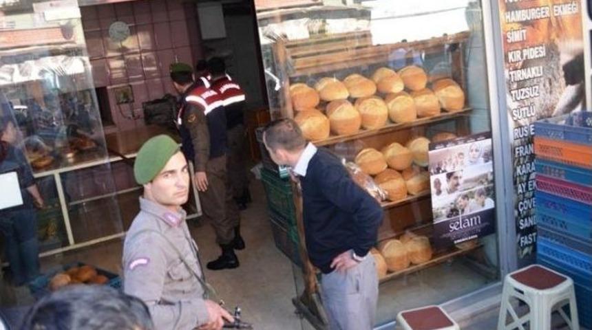 Boşandığı eşini çocuğunun yanında vurdu