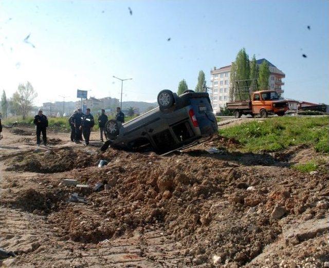 Takla Atan Araçta İki Kişi Yaralandı