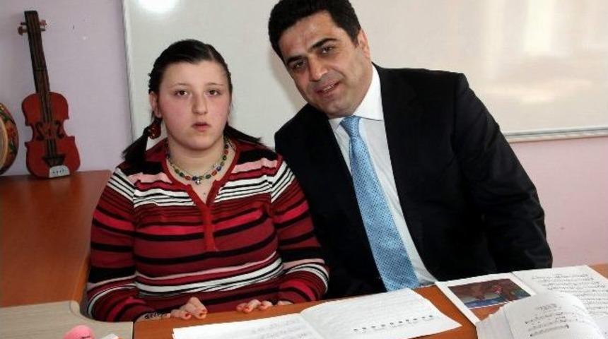 Ak Parti İl Başkanı Burhanettin Kuru, Otistik &Ccedil;ocuklar Eğitim Merkezini Ziyaret Etti